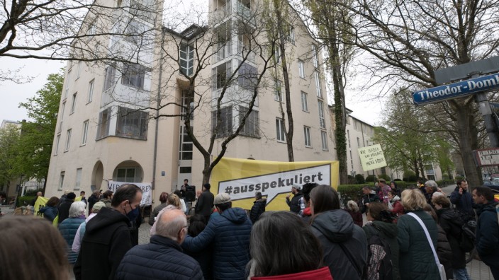 Berliner Viertel: Mieter protestierten gegen angekündigte Mieterhöhungen nach Modernisierungsmaßnahmen in einem Wohnblock der Dawonia.