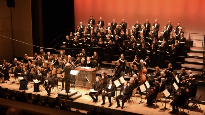 Konzert: Dirigent Gerd Guglhör legt einen interpretatorischen Fokus noch deutlicher als in früheren Jahren in Richtung einer musikalischen Inszenierung mit großer Dramatik