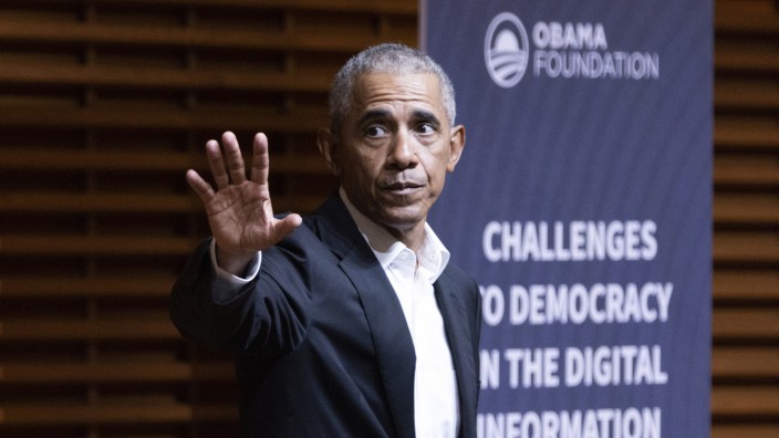 Digitales Leben: Gefahr für die Demokratie: Barack Obama bei seiner Rede über Desinformation im Internet an der Stanford University.