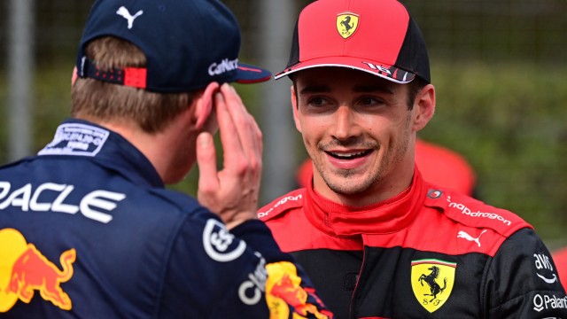 Max Verstappen in Formula 1: Still in a good mood on Saturday: Ferrari's Charles Leclerc in exchange for Max Verstappen after the sprint, which Monegasse finished second behind the Dutchman.