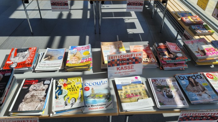 Mitten in Germering: Druckwerk findet noch immer seine Abnehmer. Die Stadtbibliothek Germering bietet deshalb derzeit einen Zeitschriftenflohmarkt an.