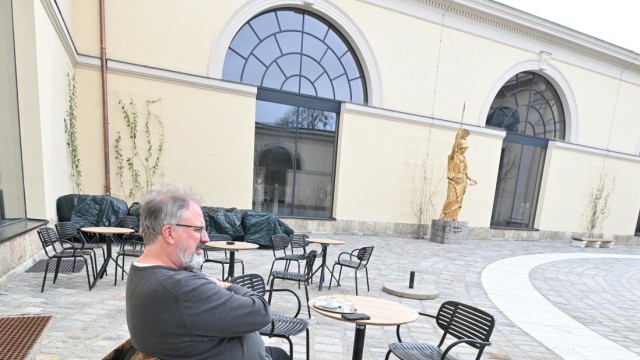 Top tips for Munich and the region: Beloved by Munich aesthetics: Café in Glyptothek's inner courtyard.  The inner courtyard is pleasantly protected from the wind.