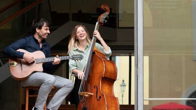 Top tips for Munich and the region: Daniel Fischer and Julia Hornung from the Monaco Swing Ensemble play at Long Night of Music from 20:00 at the bar "Oscar Maria" in the house of literature.