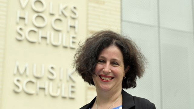 Haar: VHS-Geschäftsführerin Lourdes María Ros de Andrés bringt selbst Kompetenz für Deutsch als Fremdsprache mit.