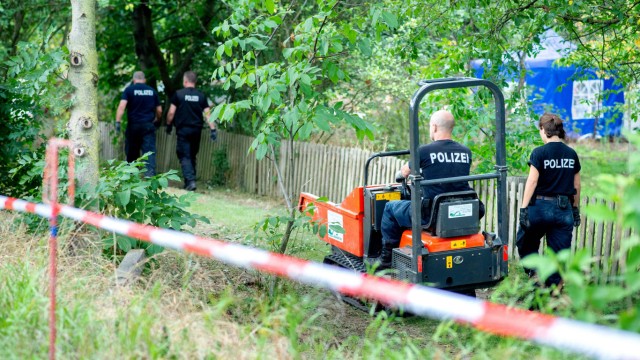 Vermisstenfall Madeleine McCann: Im Juli 2020 grub die Polizei eine Kleingartenparzelle nahe Hannover um, auf der Suche nach möglichen Beweisen gegen Christian B.