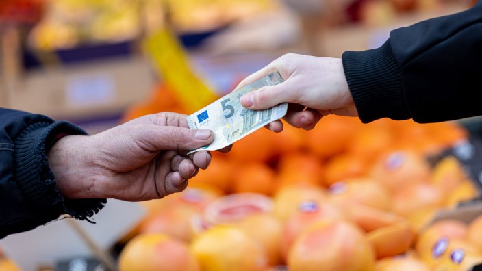 Inflation: Die Menge an Obst und Gemüse, die man für fünf Euro kaufen kann, ist zuletzt stark geschrumpft.