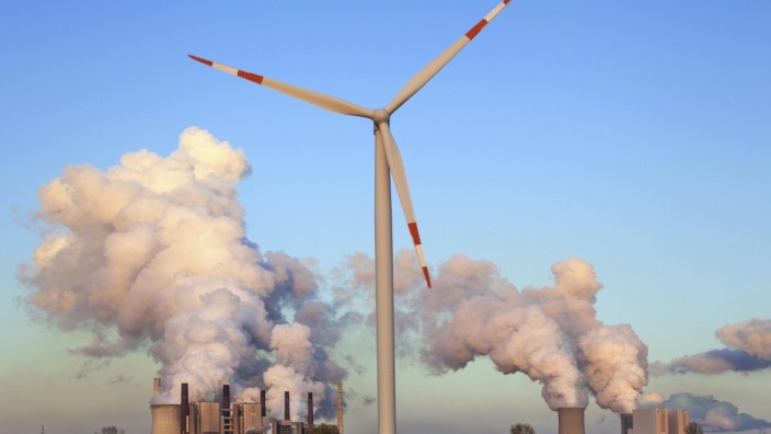 CO₂-Reduzierung: Viel heiße, dreckige Luft: Braunkohlekraftwerk in Neurath. Die EU-Abgeordneten haben gerade die Reform des europäischen Emissionshandels gekippt.