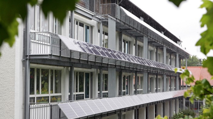 Photovoltaik in Schäftlarn: Schäftlarns Volksschule hatte schon 2007 Photovoltaik. Jetzt sollen auch Bauhof und Feuerwehr ausgerüstet werden.
