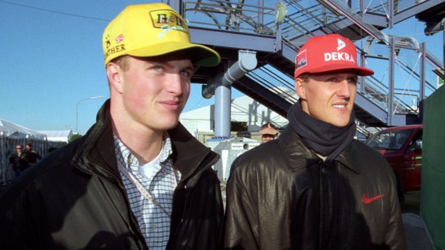 Rennfahrer David Schumacher: Ralf Schumacher (links) kam bei 180 Starts sechsmal als Erster über die Ziellinie. Sein Bruder Michael ist siebenmaliger Formel-1-Weltmeister und prägte diesen Sport wie wenige andere.