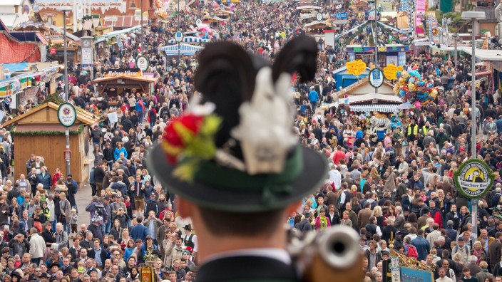 München heute: Nach zweijähriger Corona-Pause soll im Herbst wieder das Münchner Oktoberfest stattfinden. Dabei wird es keine Zulassungsbeschränkungen geben.