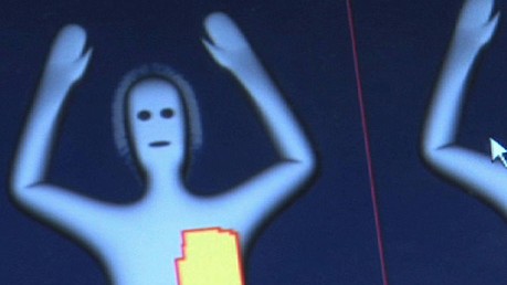 Sicherheitsdebatte: Bild einer Person auf dem Monitor eines Körperscanners mit Millimeter-Wave-Technik. Die Aufnahme entstand auf dem Amsterdamer Flughafen Schiphol