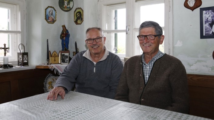 Heimatmuseum in Schäftlarn: Neue Vorsitzende für das Schäftlarner Neuchl-Anwesen: Siegfried Schrall (li.) und Hans Häusler. Von Mai an ist das Heimatmuseum wieder geöffnet.