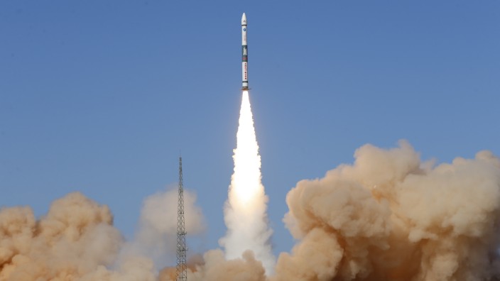 Raumfahrt: Solch eine chinesische Trägerrakete des Typs "Kuaizhou-1A" hat im November 2019 die ersten beiden Kleo-Satelliten ins All befördert, um die Frequenzen in Betrieb zu nehmen.