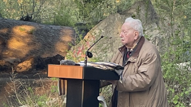 KZ-Außenlager Mühldorf: Der 94-jährige Erich Finsches ist einer von den Wenigen, die das Lager überlebt haben und noch heute davon berichten können.