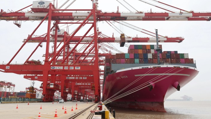 Logistik: Ein Lockdown des Shanghaier Hafens hat immense Auswirkungen auf internationale Transportwege.