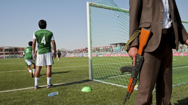 Reisebuch "Finding Afghanistan": Länderspiel Afghanistan gegen Pakistan. Die Afghanen gewannen 3:0. Kabul, 2013.