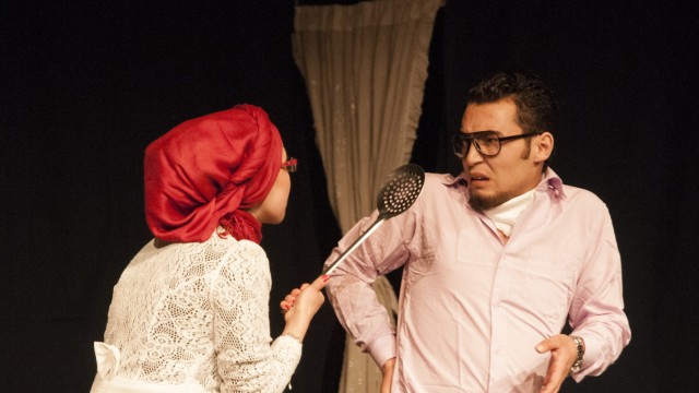 Reisebuch "Finding Afghanistan": Ein Bühnenkuss kann schon zum Eklat führen: afghanische Schauspieler bei einer Theateraufführung in Kabul 2015.