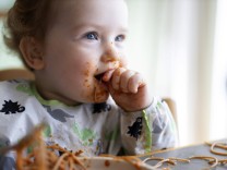Ernährung: Brauchen Kleinkinder Fleisch?
