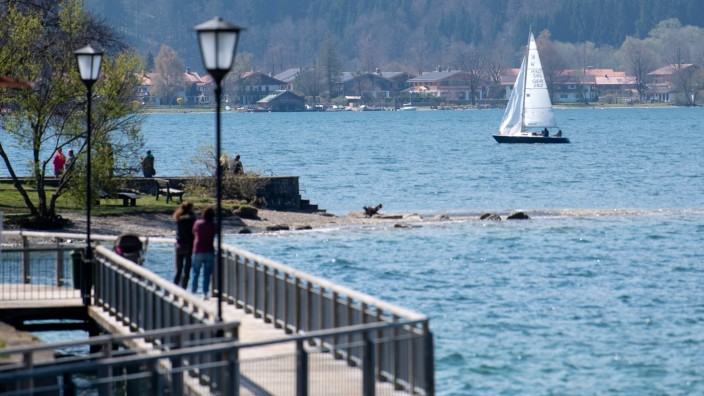 Starnberger See: Am Tegernsee gibt es schon so einen Spaziersteg, wie sie ihn sich Hochschulabsolventen der TU München auch für Berg und den Starnberger See vorstellen.