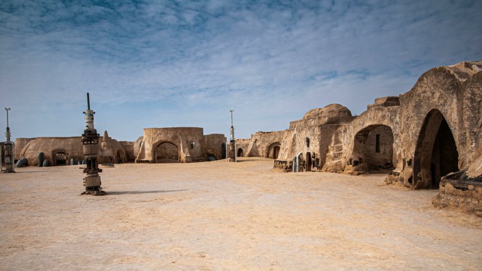 KI-Start-up Instadeep: Regisseur George Lucas hat nahe der Heimat des Gründers Karim Beguir Szenen der "Star Wars"-Saga gedreht, die auf dem fiktiven Wüstenplaneten Tatooine spielen.