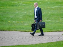 Kabinettsklausur auf Schloss Meseberg: „Das Gute an Scholz ist, er geht ja immer langsamer“
