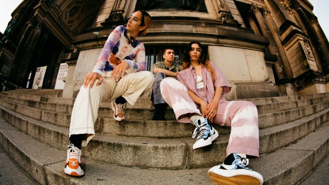 Hip-Hop: Die drei Bandmitglieder der "Gaddafi Gals" kleiden sich hip und zitieren in ihrem Stil die 1990er-Jahre.