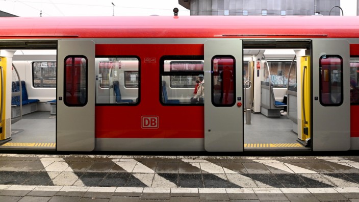 Leseraufruf: Bereit für neue S-Bahn-Erfahrungen: Einstieg an der Hackerbrücke