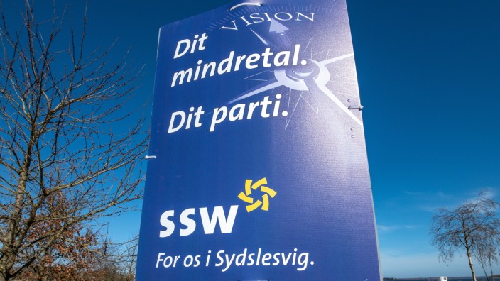 Schleswig-Holstein: "Deine Minderheit. Deine Partei": Wahlplakat des SSW auf Dänisch. Als Partei der dänischen Minderheit ist der SSW von der Fünf-Prozent-Hürde befreit.