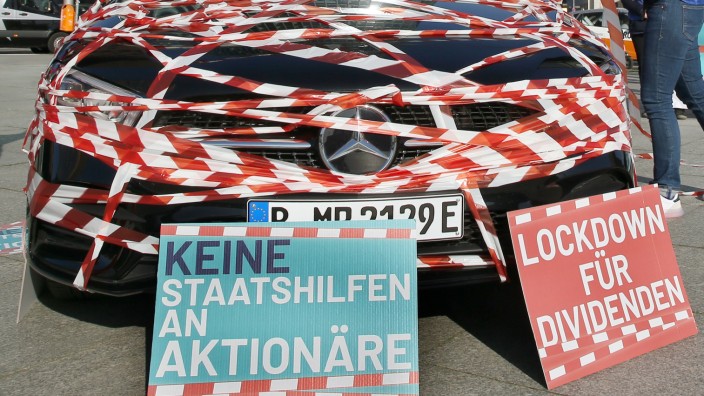 Rekord-Dividenden: Die hohen Dividenden sorgen bei vielen Menschen für Unverständnis, hier zum Beispiel eine Protestaktion in Stuttgart während der Hauptversammlung der Daimler AG.