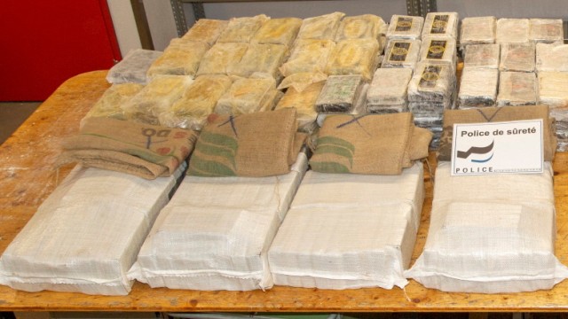 Schweiz: Das Kokain, das zwischen den Kaffeebohnenbeuteln gefunden wurde, soll einen Wert von umgerechnet 48 Millionen Euro haben.