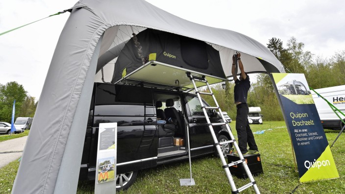 Freiluftmesse am Pilsensee: Zelt mit eingebautem Zelt: Diese Konstruktion des baden-württembergischen Unternehmens Quipon kostet 5799 Euro.