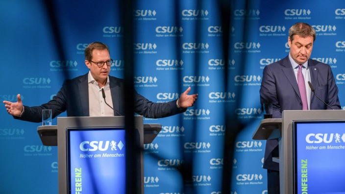 CSU in Bayern: Parteichef Söder (rechts) und sein neuer Generalsekretär Huber bei der Vorstellung am Freitag.