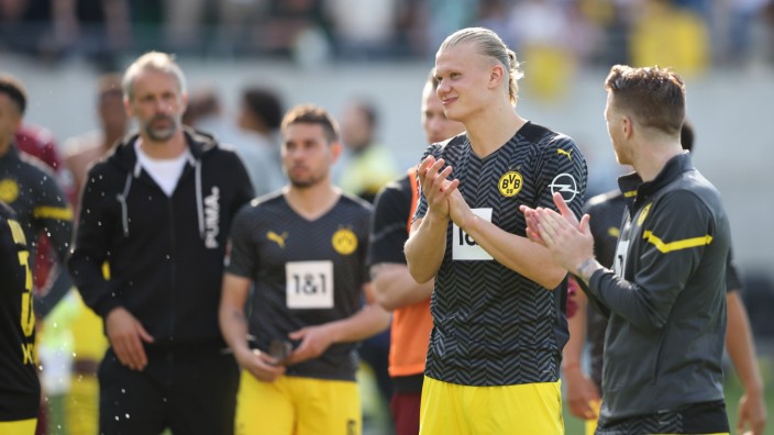 Dortmund siegt in Fürth: 3:1 für Platz zwei: Borussia Dortmund feiert in Fürth.