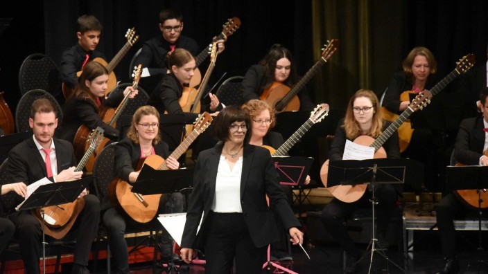 Karlsfeld: Monika Fuchs-Warmhold, die Leiterin, hat das Orchester vor mehr als fünfzig Jahren gegründet.