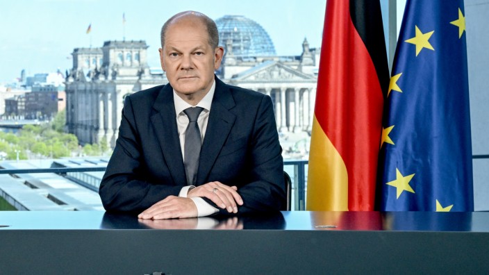 TV-Ansprache: Bundeskanzler Olaf Scholz (SPD) bei seiner Fernsehansprache an die Nation zum Krieg in der Ukraine.