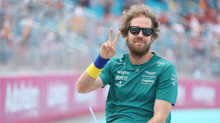 Formel 1 in Miami: Schickte in Miami auch Botschaften des Friedens in die Welt: Sebastian Vettel.