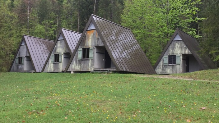 Freizeit: Im Walchenseecamp gibt es zehn Holzhütten zum Übernachten.