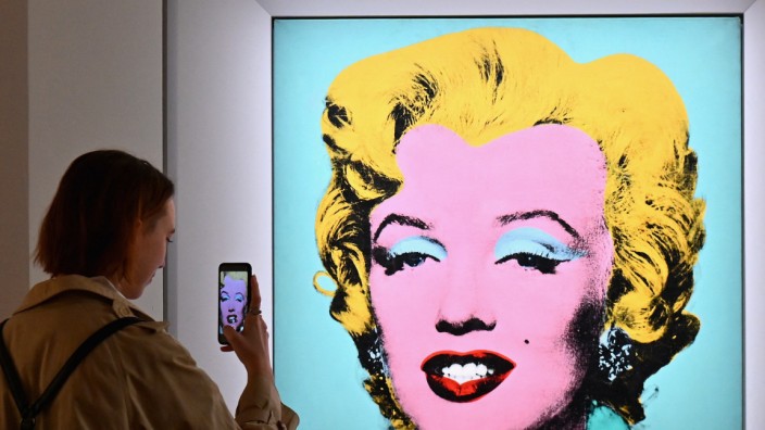 Rekordauktion: Nun offiziell das teuerste je versteigerte Kunstwerk des 20. Jahrhunderts: "Shot Sage Blue Marilyn" von Andy Warhol.