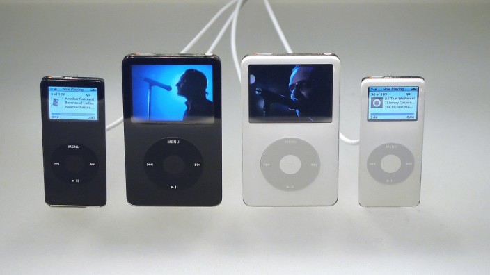 Apple: iPod nano in zwei Farben und Generationen. Die Clickwheel-Steuerung hat den iPod lange geprägt.