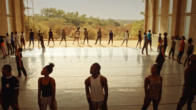 Dok-Fest-Weltpremiere: An der École des Sables im Senegal proben Tänzerinnen und Tänzer aus ganz Afrika Pina Bauschs Ballett "Le Sacre du Printemps".