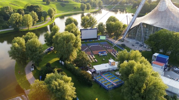 Open-Air-Kino: Das Open-Air-Kino im Olympiapark ist ein beliebtes Sommer-Event in München.