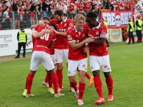 Fußball-Regionalliga: Vom Böllerwurf zum Aufstiegskrimi