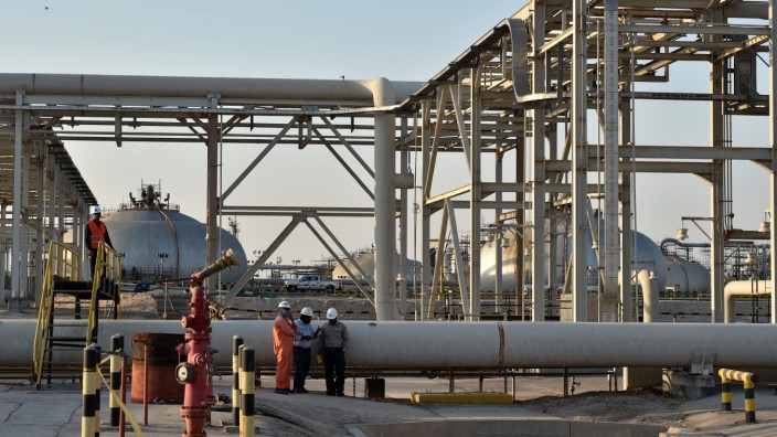 EY-Ranking: Mit Ölförderung und Verarbeitung wie hier in einer Raffinerie in Abqaiq in Saudi-Arabien ist Saudi Aramco zum nach Börsenwert wertvollsten Unternehmen der Welt aufgestiegen.