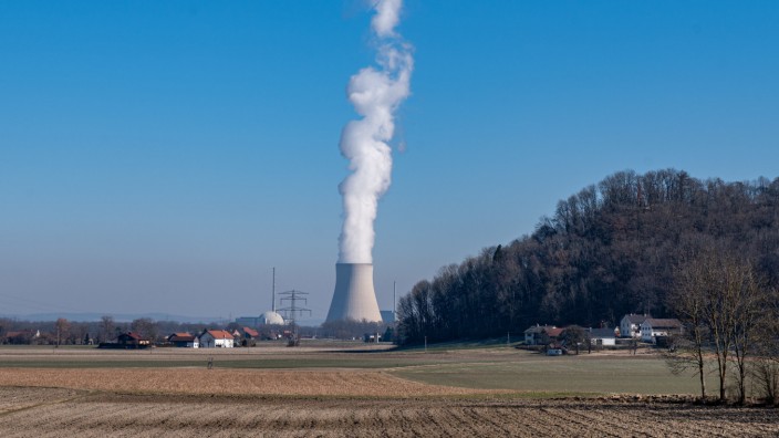 Kernkraftwerk Isar 2: Das Kernkraftwerk im Landkreis Landshut ist das letzte in Bayern, das noch nicht endgültig vom Netz gegangen ist.