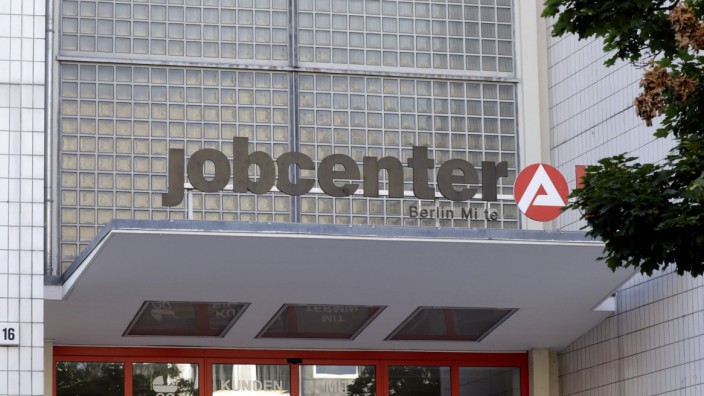 Aussenaufnahme des Jobcenters in Berlin-Mitte, Muellerstrasse, DEU, Berlin, 17.06.2020 *** Exterior view of the job cent