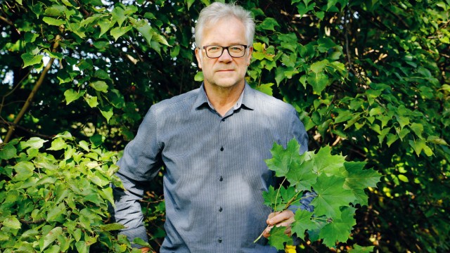 Waldwissen: Leben mit Bäumen: Der Grundschuldirektor, Universitätsdozent, Jäger und Autor Roland Bock.