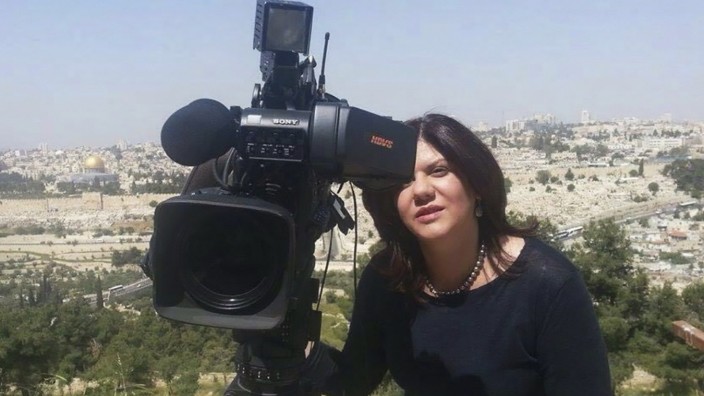 Westjordanland: Schirin Abu Akleh bei der Arbeit in Jerusalem.