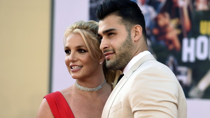 Leute: US-Popsängerin Britney Spears und Partner Sam Asghari bei einer Filmpremiere im Jahr 2019.