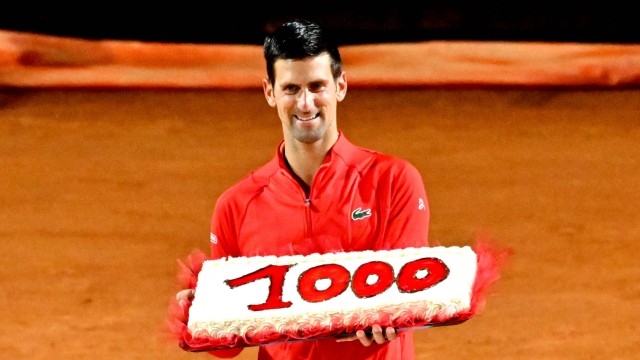 Tennis: It is doubtful that Novak Djokovic will eat this cake on the occasion of his 1000th match victory.  He has his own eating habits and avoids, for example, products that contain gluten.  Of course, he was still very happy.