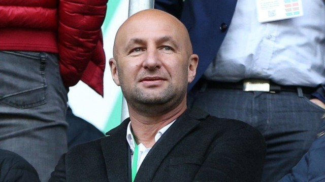 Augsburg: Klaus Hoffmann resigned as president of FC Augsburg before Marcus Weinzerl.  He recently announced that he would never sell his 30.56 percent stake.